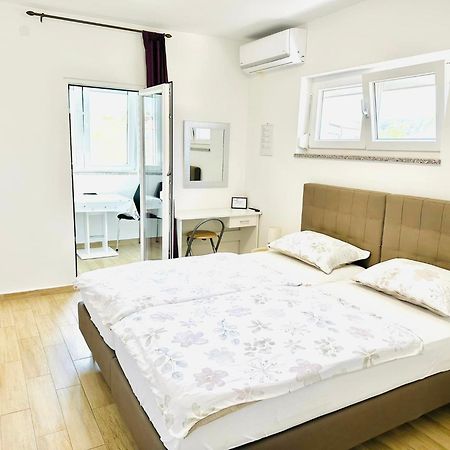 Apartmani Marco,Lukas,Patrick,David,Blizu Centra I Mora Sa Free Privatnim Parkingom Pula Dış mekan fotoğraf
