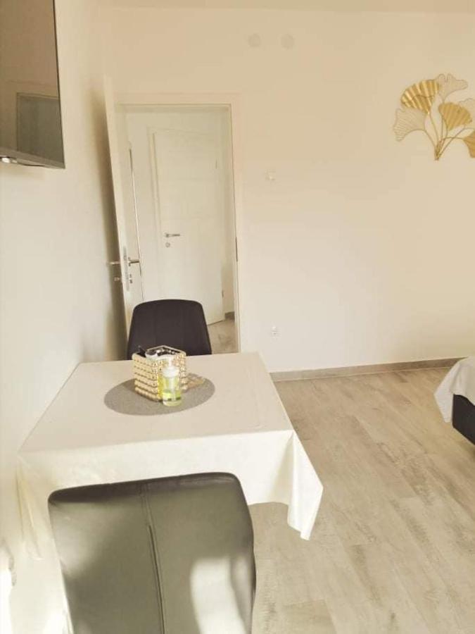 Apartmani Marco,Lukas,Patrick,David,Blizu Centra I Mora Sa Free Privatnim Parkingom Pula Dış mekan fotoğraf