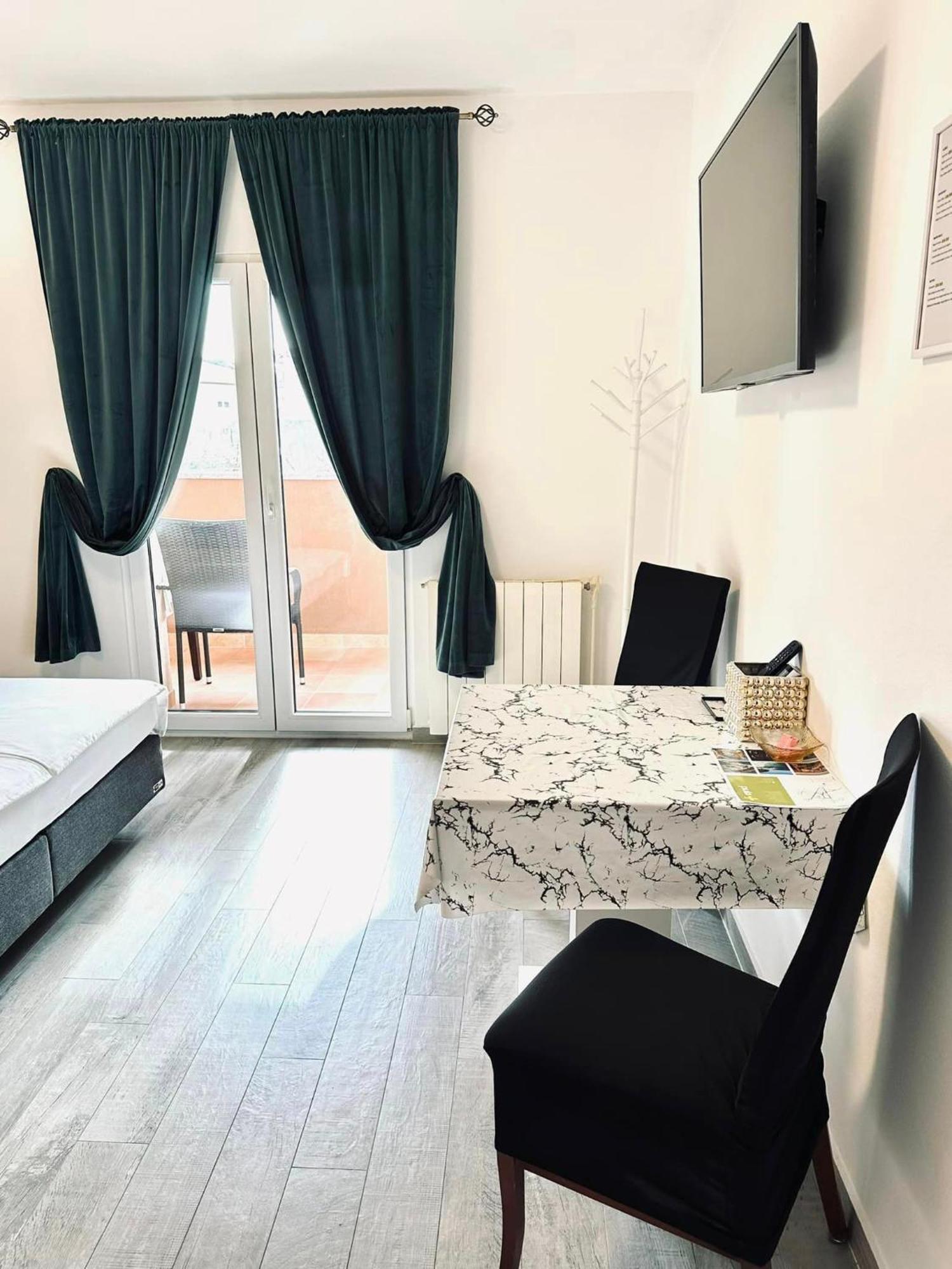 Apartmani Marco,Lukas,Patrick,David,Blizu Centra I Mora Sa Free Privatnim Parkingom Pula Dış mekan fotoğraf