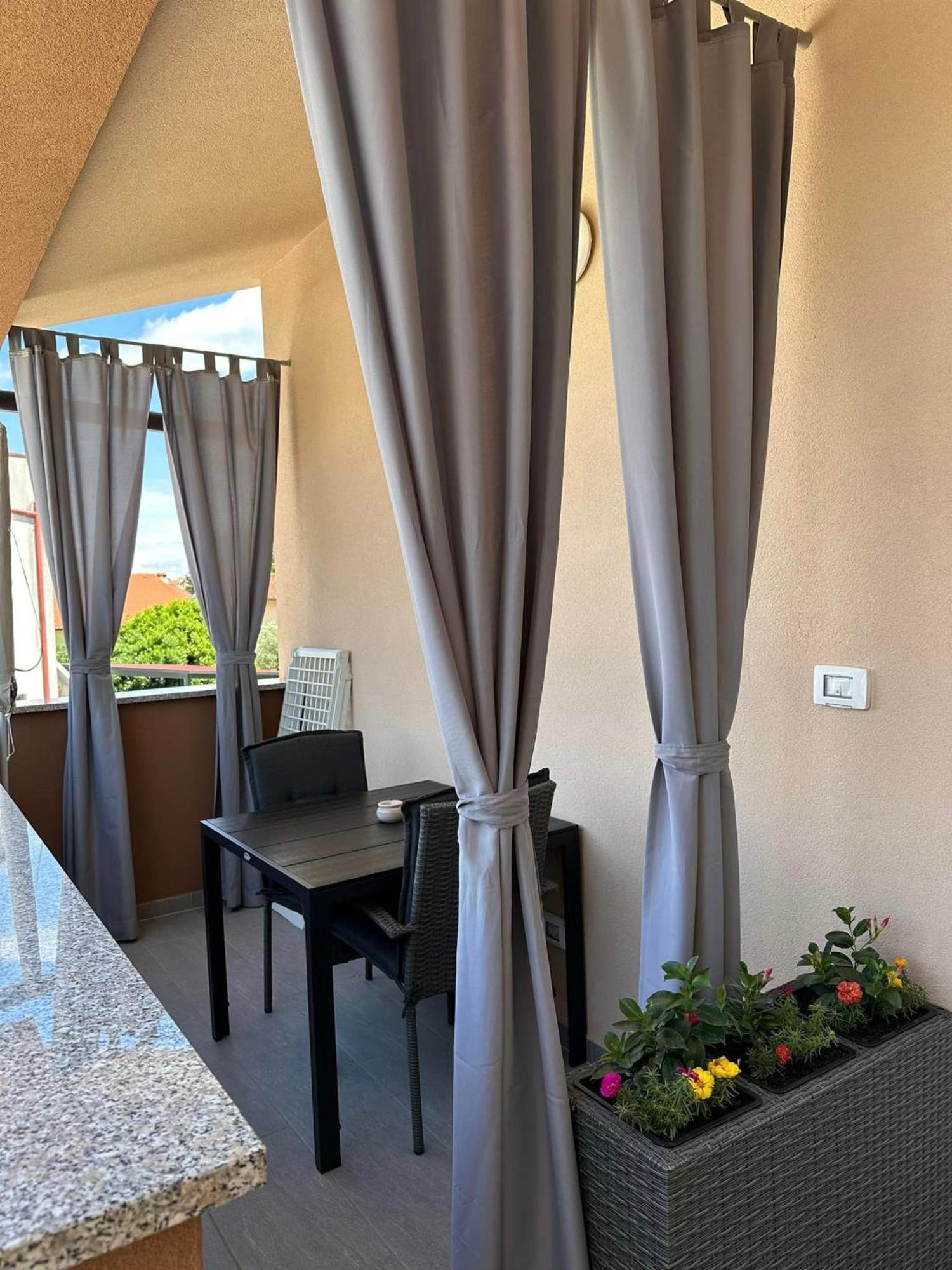 Apartmani Marco,Lukas,Patrick,David,Blizu Centra I Mora Sa Free Privatnim Parkingom Pula Dış mekan fotoğraf