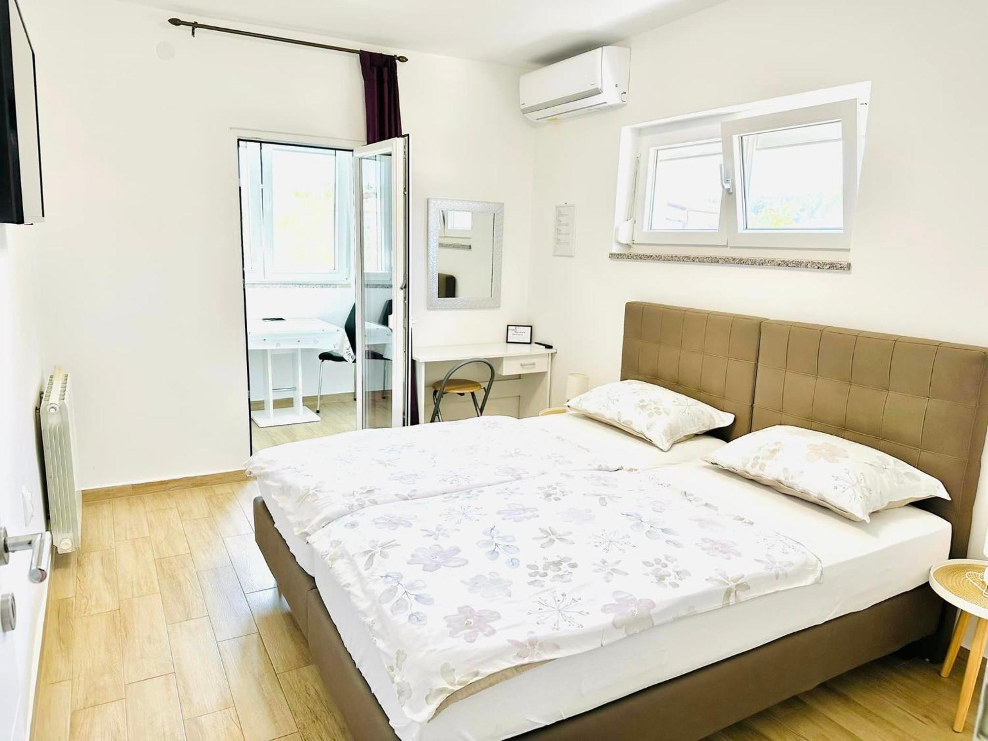 Apartmani Marco,Lukas,Patrick,David,Blizu Centra I Mora Sa Free Privatnim Parkingom Pula Dış mekan fotoğraf