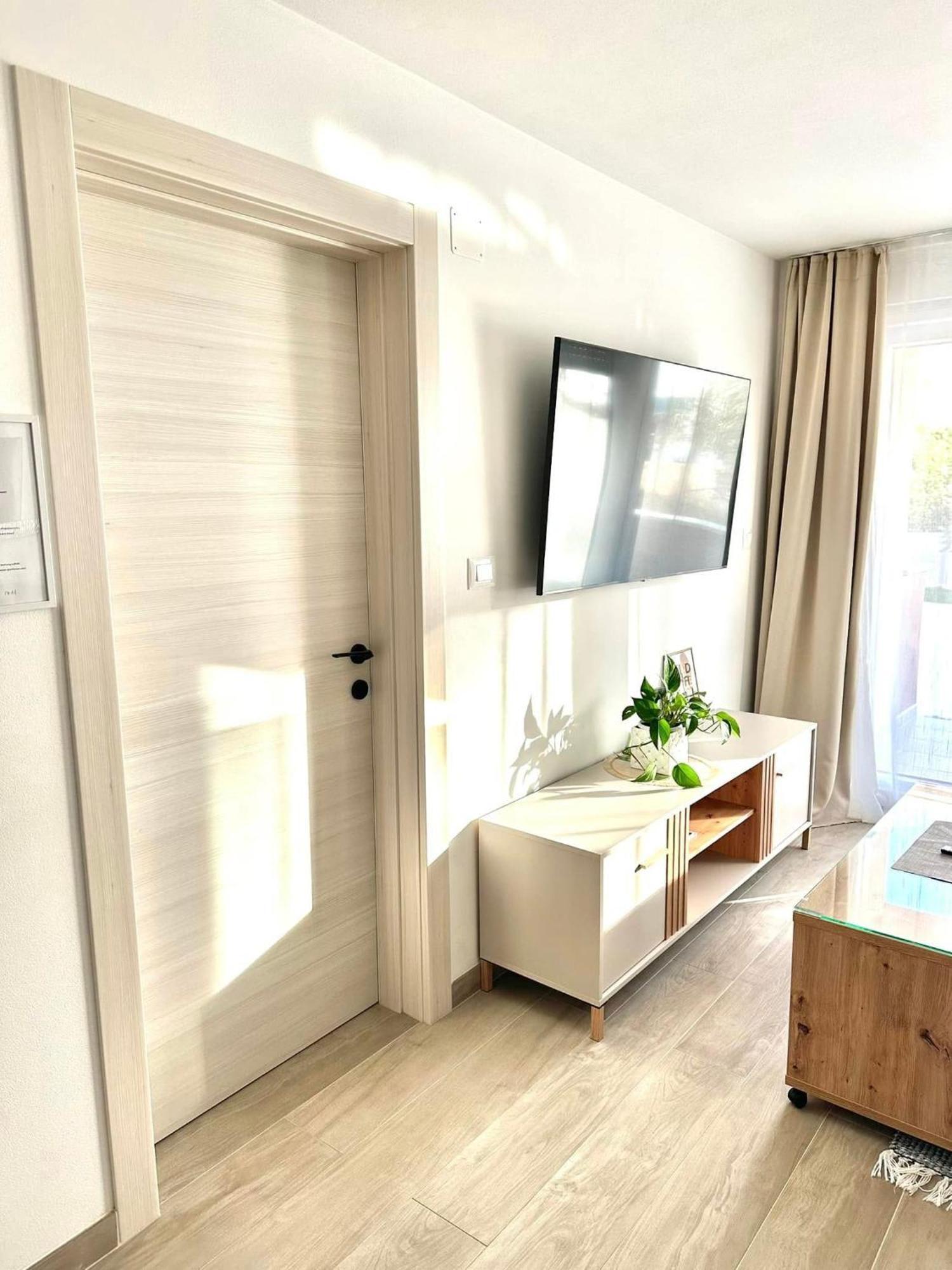 Apartmani Marco,Lukas,Patrick,David,Blizu Centra I Mora Sa Free Privatnim Parkingom Pula Dış mekan fotoğraf